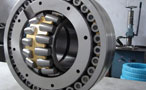 Precision triple-ring combined roller bearing